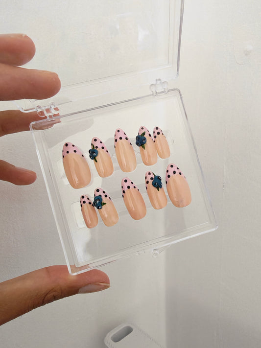 Press on nails Myrtille